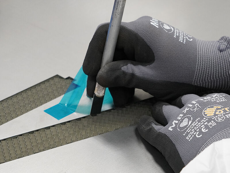 Heat pipe panel under manufacture Heat pipe panel manufacture