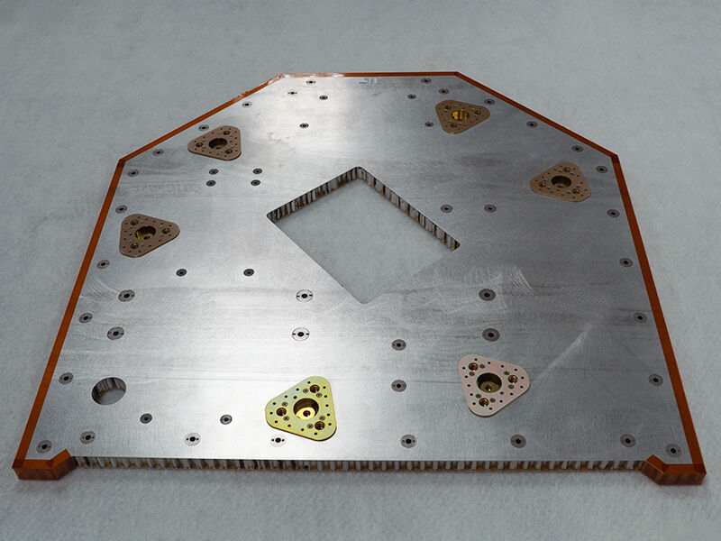 Spacecraft BUS panel with aluminum skins Spacecraft bus panel aluminum skinned